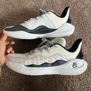 Under Armour White and Black Shoes Curry Edition